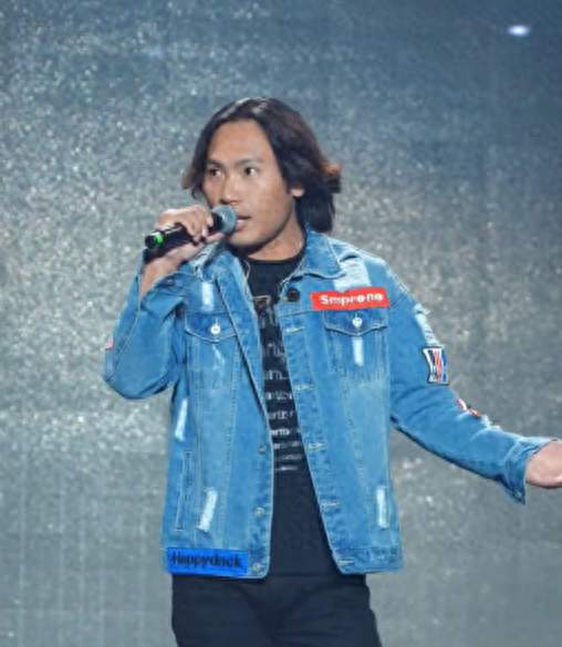 纪元回声演唱会突发意外 侯浪无偿救场走红 主办方紧急处理版权问题