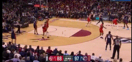 别碰我！巴恩斯伸手被哈登巧获3次罚球
今天骑士在主场与猛龙展开季后赛的第二场比赛