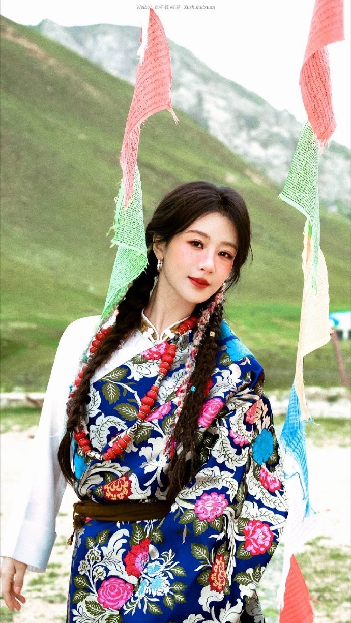 杨紫玉兰花开君再来 💜杨紫董竹君 你是春夏秋冬的心动，是世间万物的无可替代。一