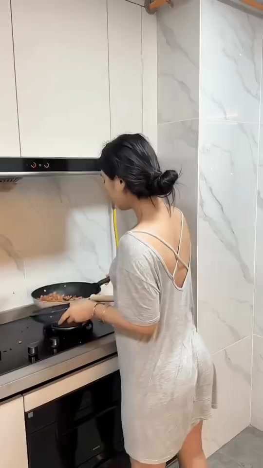 姐姐给你做饭吃 ​​​
