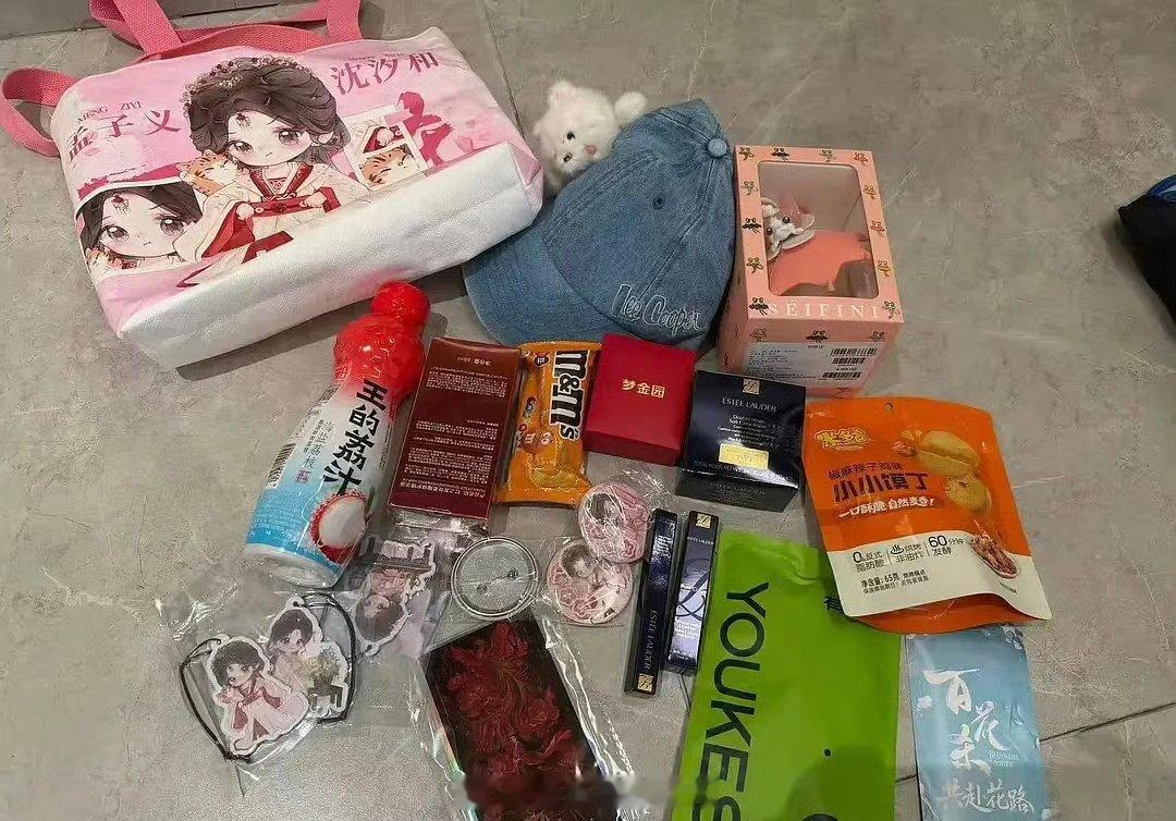 孟子义追剧团伴手礼，好大方 