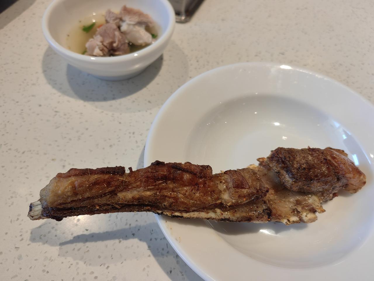 午间，烤羊排羊肉火锅乌苏缓宿酒