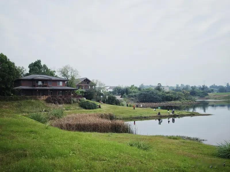 上联：和风畅，草木葱茏

赏析：上联“和风畅”对下联“细雨新”，一风一雨，一畅一