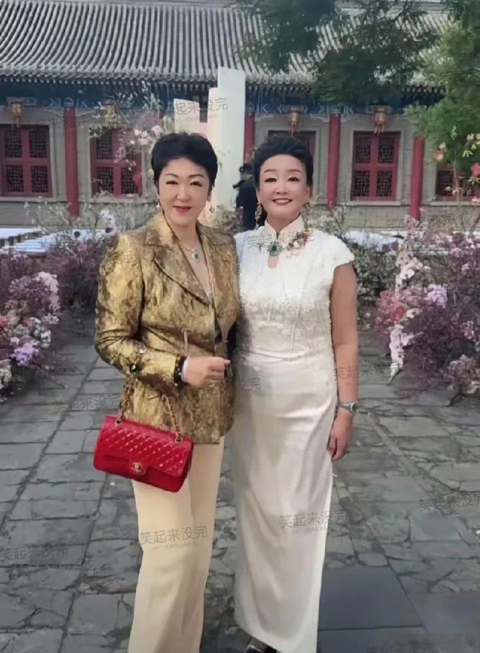 张兰格局真大，与汪大爷现任合照！ ​​​