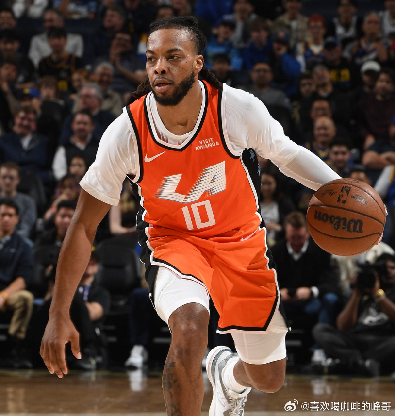 NBA常规赛，快船126-118力克尼克斯。本场比赛，快船后卫加兰得分助攻一肩挑