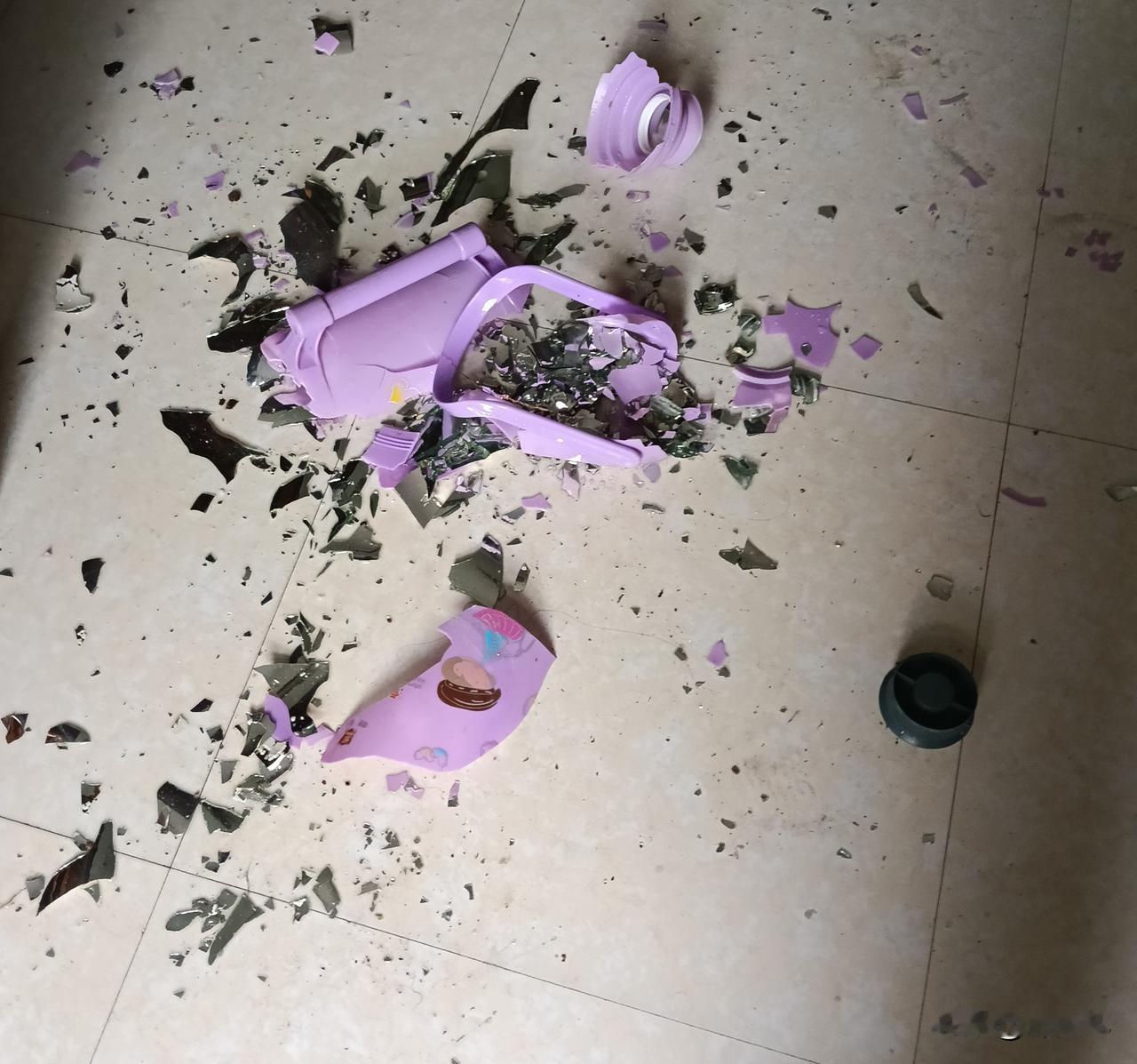 一地碎渣！
①外围涨A股不涨，外围跌A股大跌。
②碰到压力位的概率是回调，调到支