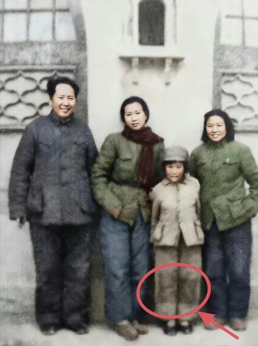 没有他穿着补丁的裤子、没有他女儿穿着补丁的裤子的岁月，就没有今天的幸福生活，未谋