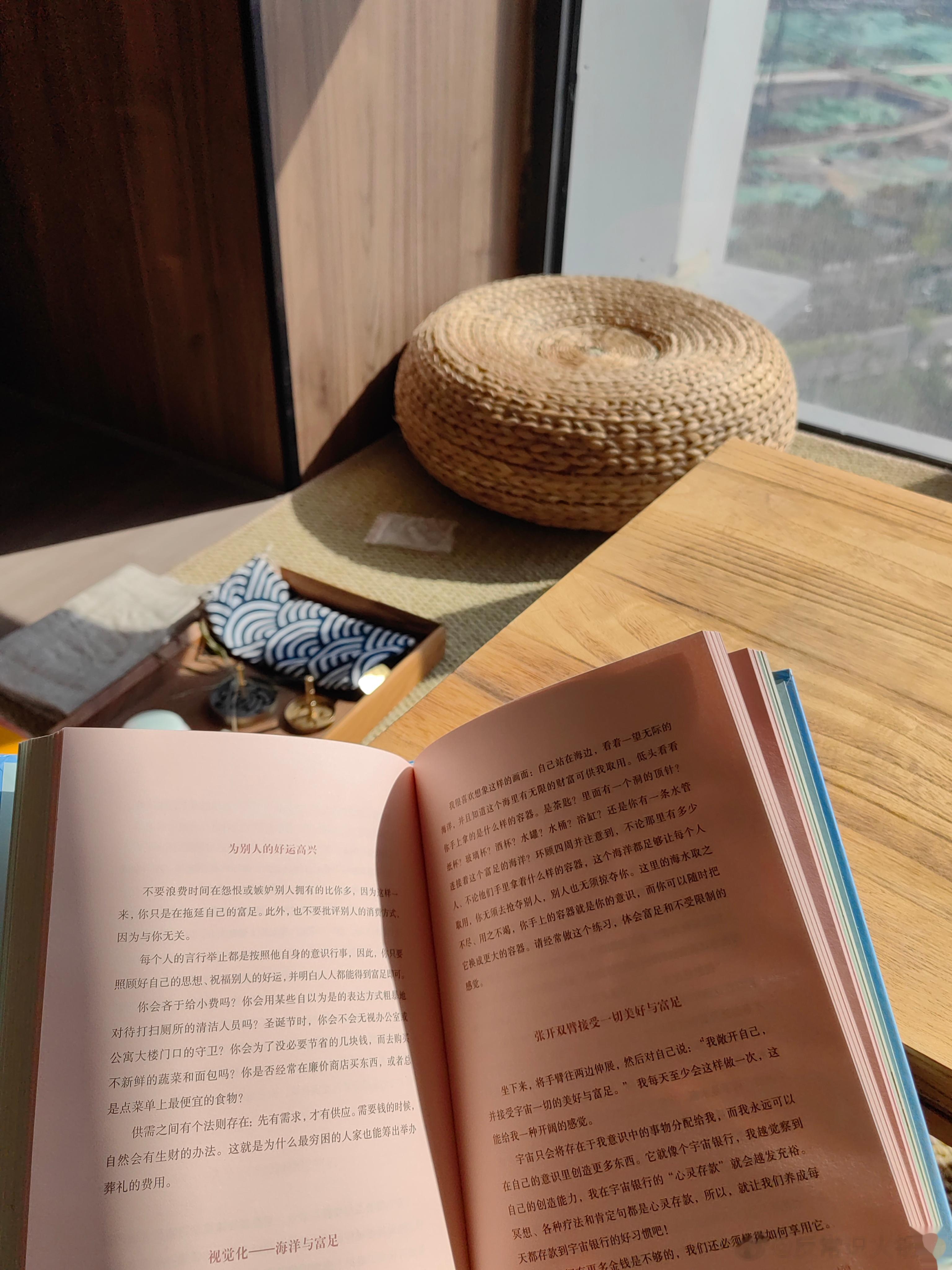 跟一个94年目前在做心理疗愈行业的女生聊天，因为我们两个人最近的心路历程很像，她