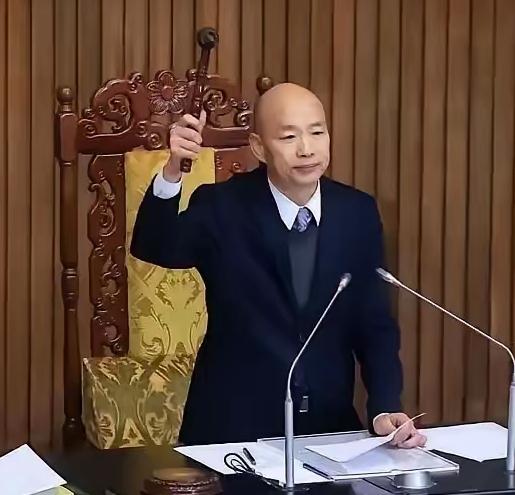 中国国民党再次出尔反尔，公然支持民进党“两国论”分裂立场提案，是想跟着陪葬吗？