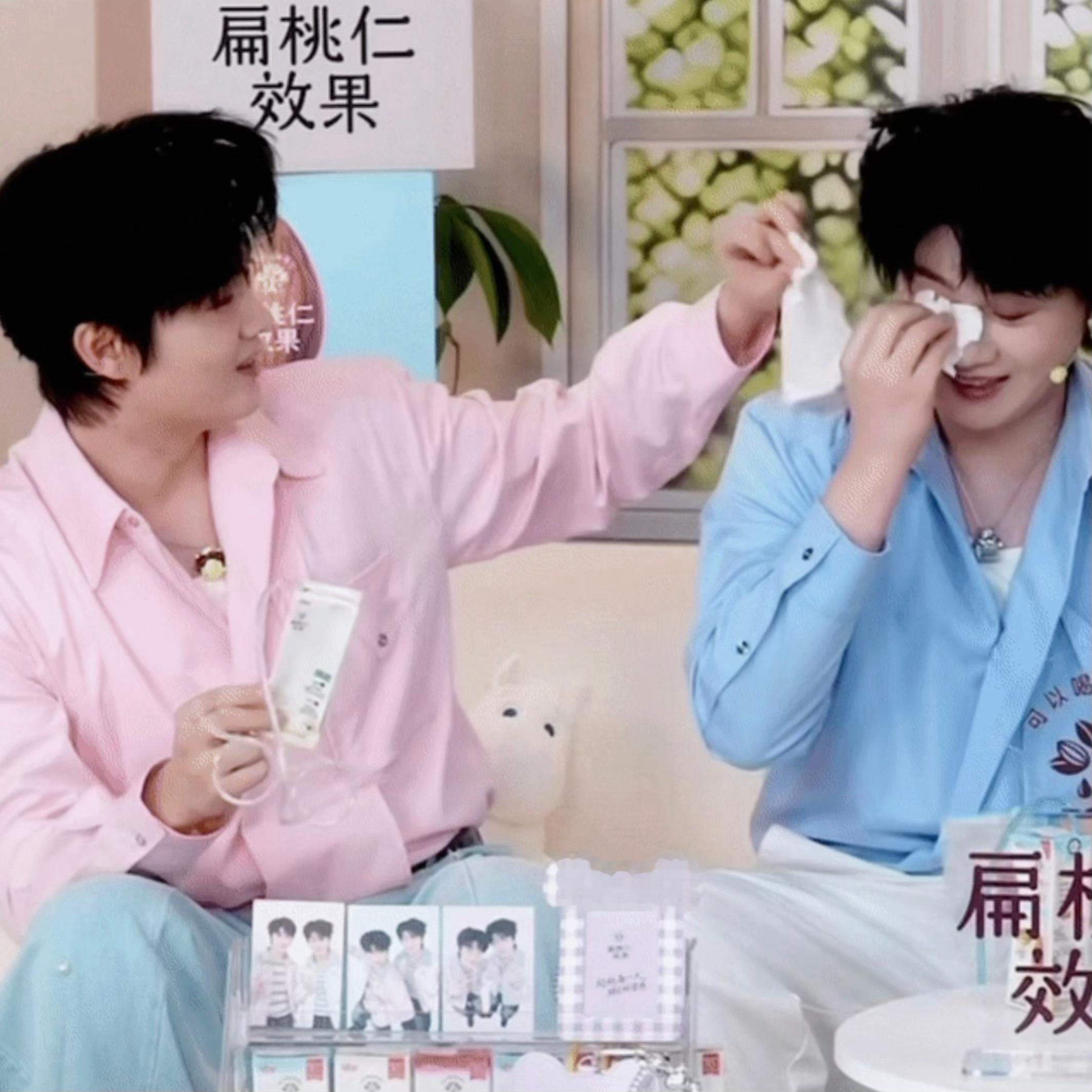 双高胎               格力高直播一些顶级可爱的片段🎬✨ 