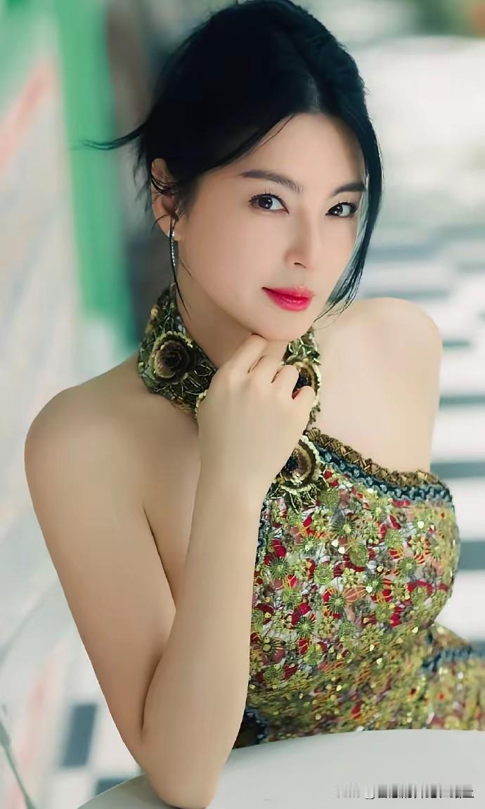 微博现在全是葛晓倩和张雨绮
现在就是她不回应😂
感觉糊糊不回应过段时间就能挺过