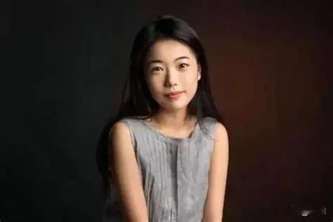 就算撤掉她的硕士学位，可能对蒋方舟来说也无关痛痒。

梳理一下蒋方舟这些年的发迹
