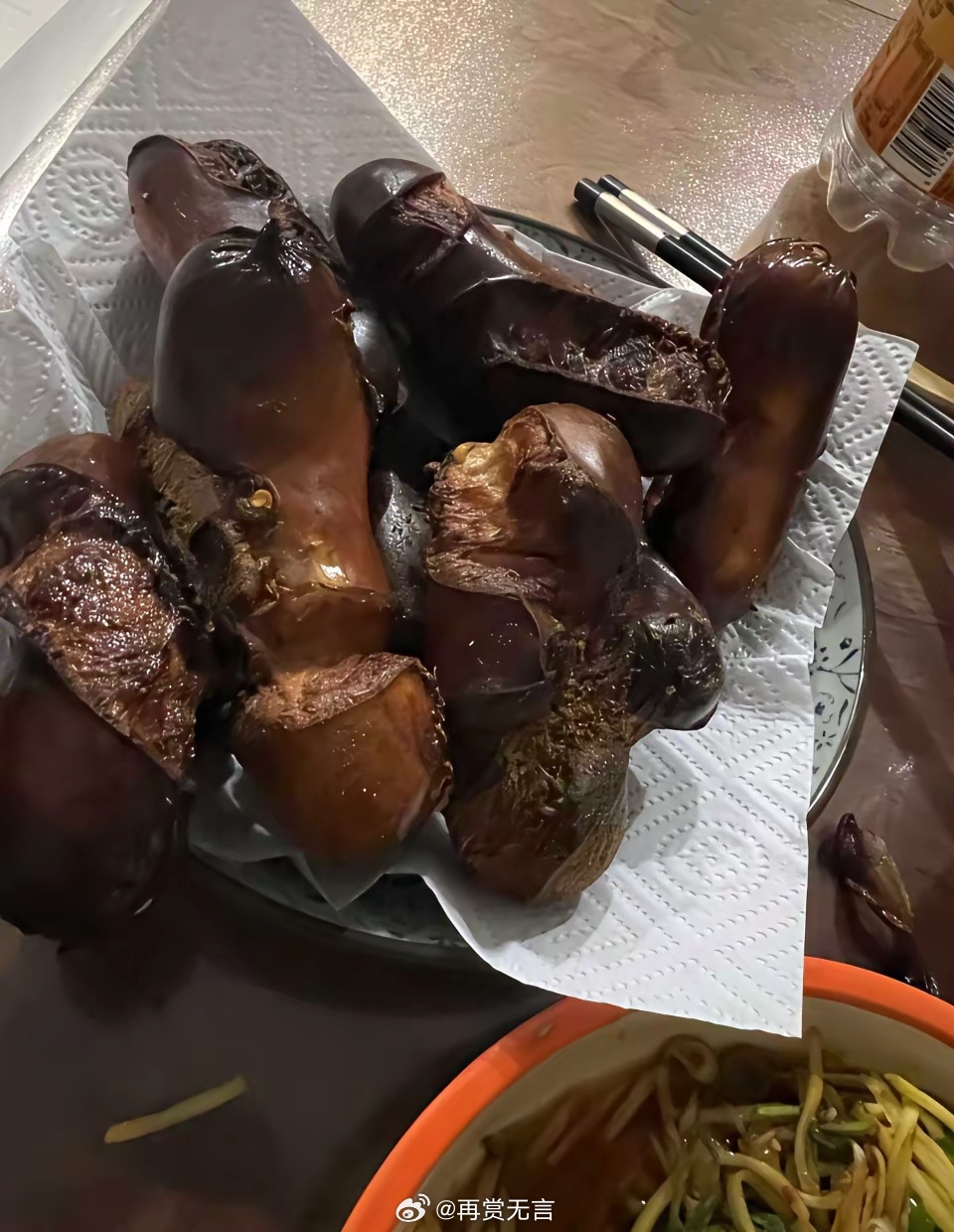 空气炸锅烤肠翻车现场！样子丑得别致，味道倒还。 