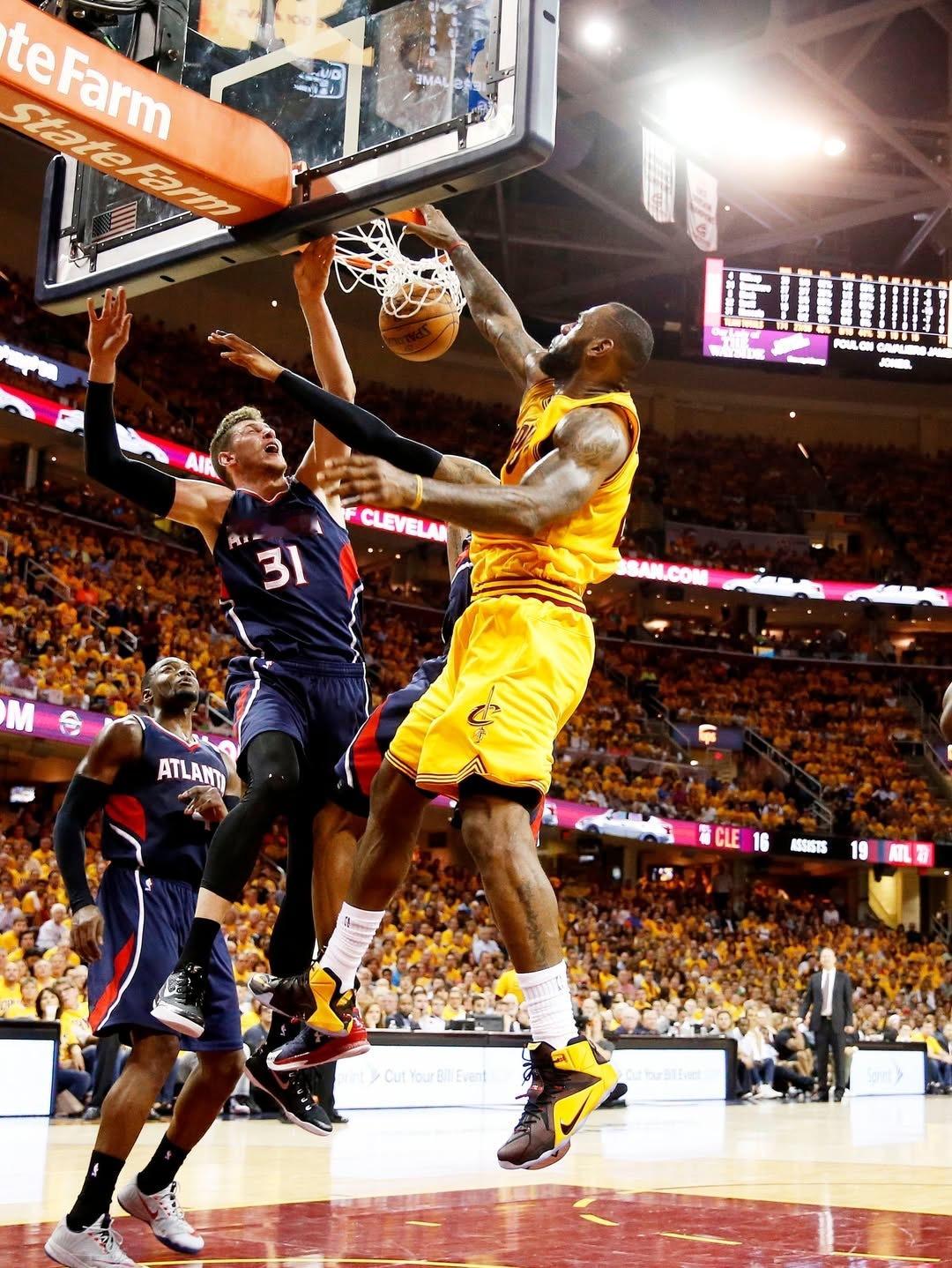 勒布朗12代：12视角回顾经典战靴Lebron James詹姆斯dps mach