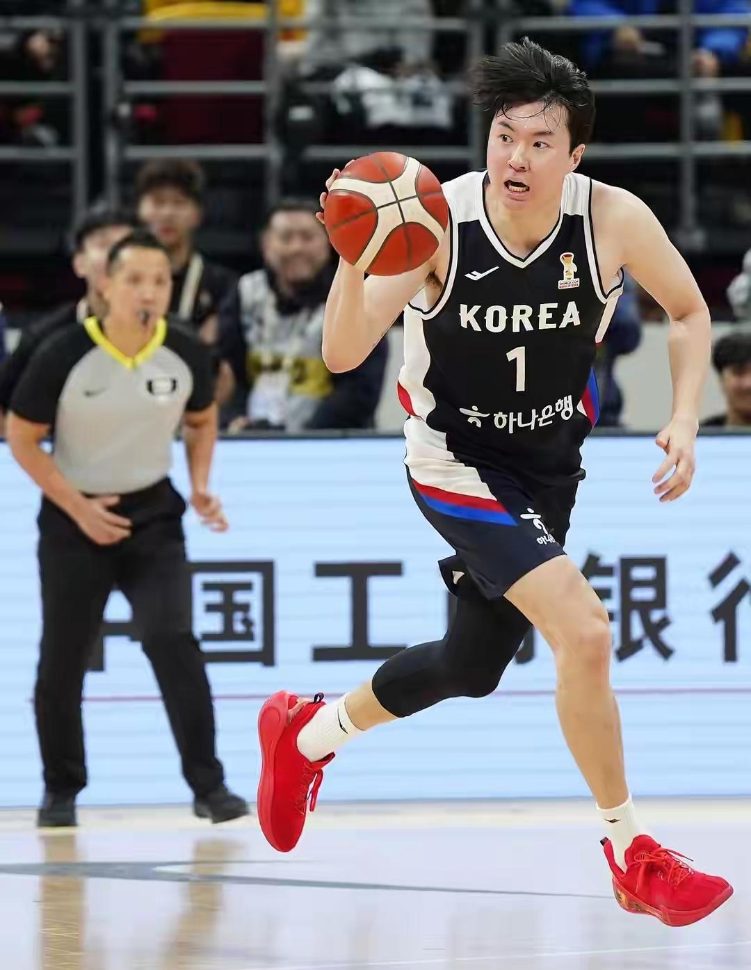 李贤重7记三分，贡献26+14+4+2降维打击，亚运会韩国男篮77：51大胜伊朗