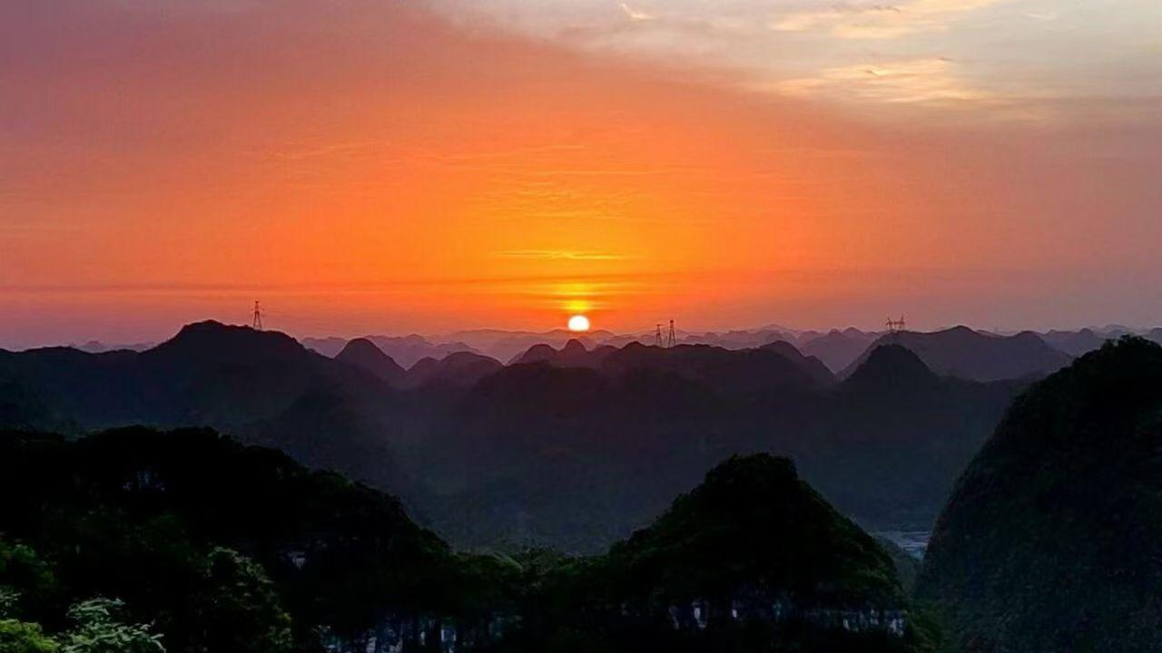 打开抖音，各大财经大V都有一个特点，前期股市上涨的时候，各种预测都蛮对的，11月