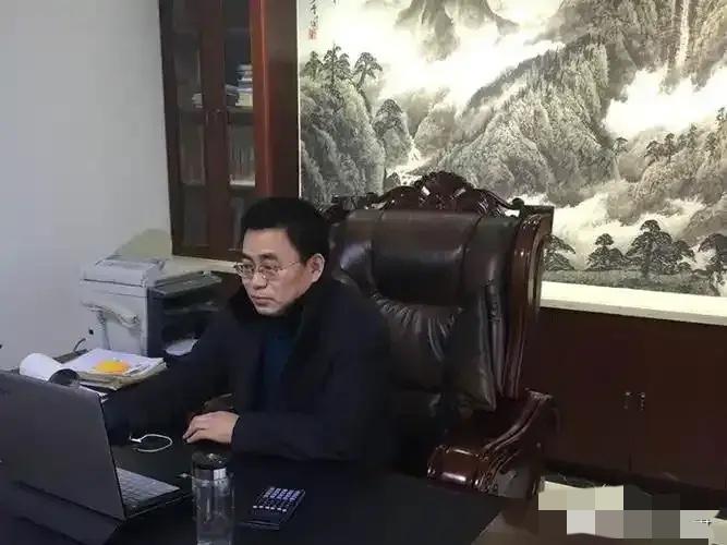 在办公室坐这样的椅子，不是董事长就是车间主任吧