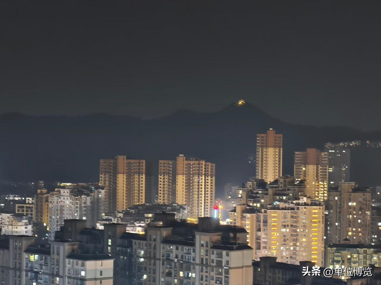 套路深

某人接到一个陌生电话，一个男的，开口就说：你好，恭喜你中了二等奖30万