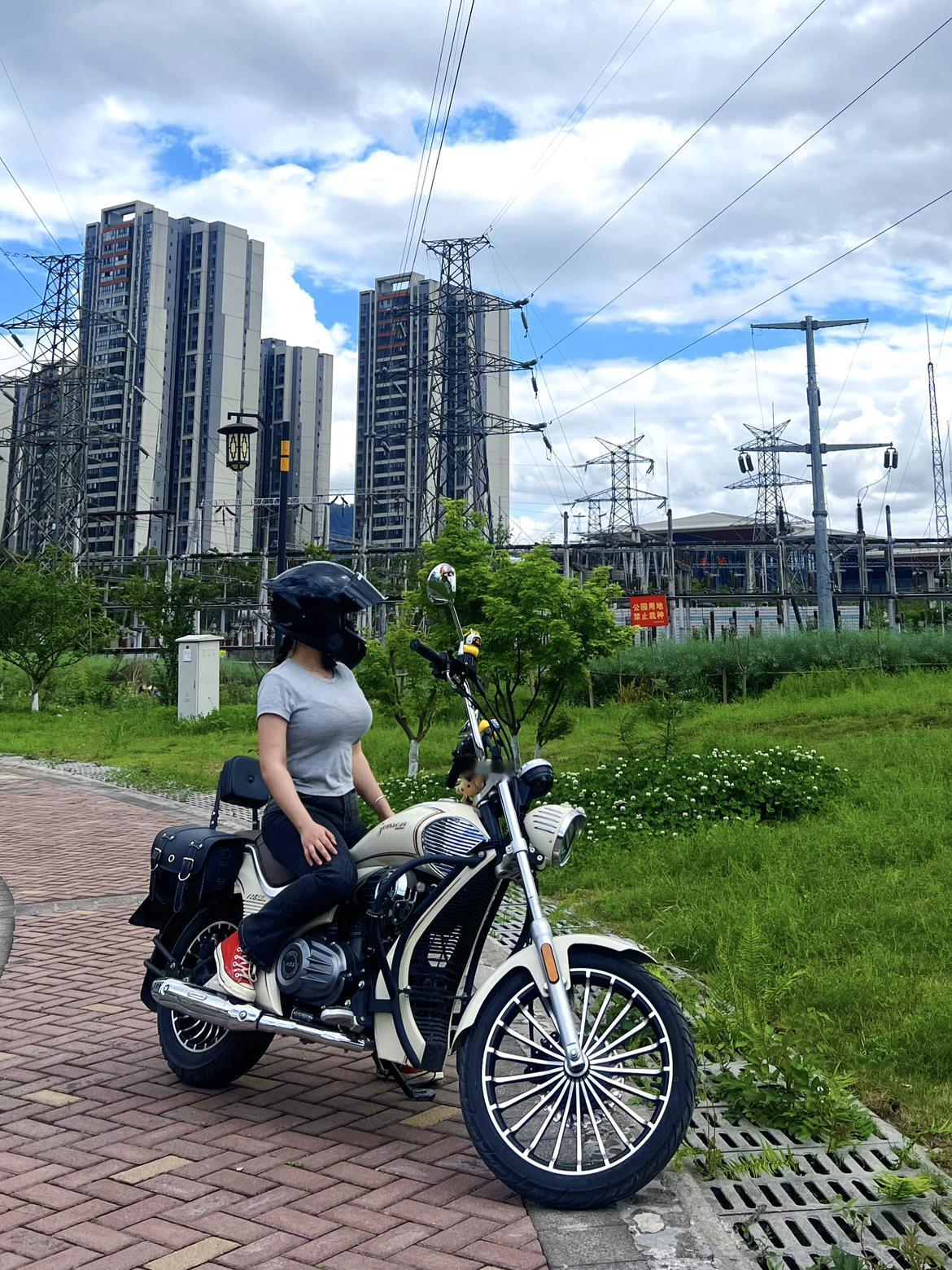 女孩子骑车也可以很帅【来自懂车帝车友圈】