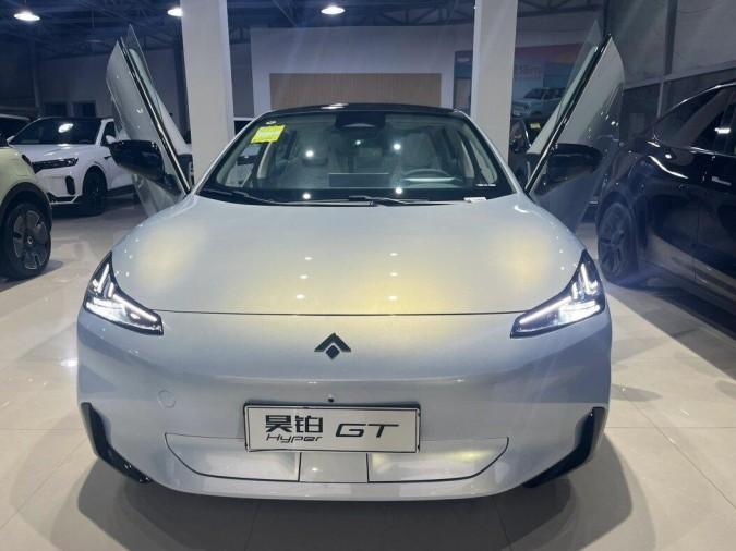 电动车市场新标杆，昊铂GT与特斯拉Model 3的全面较量
随着汽车行业的绿色转