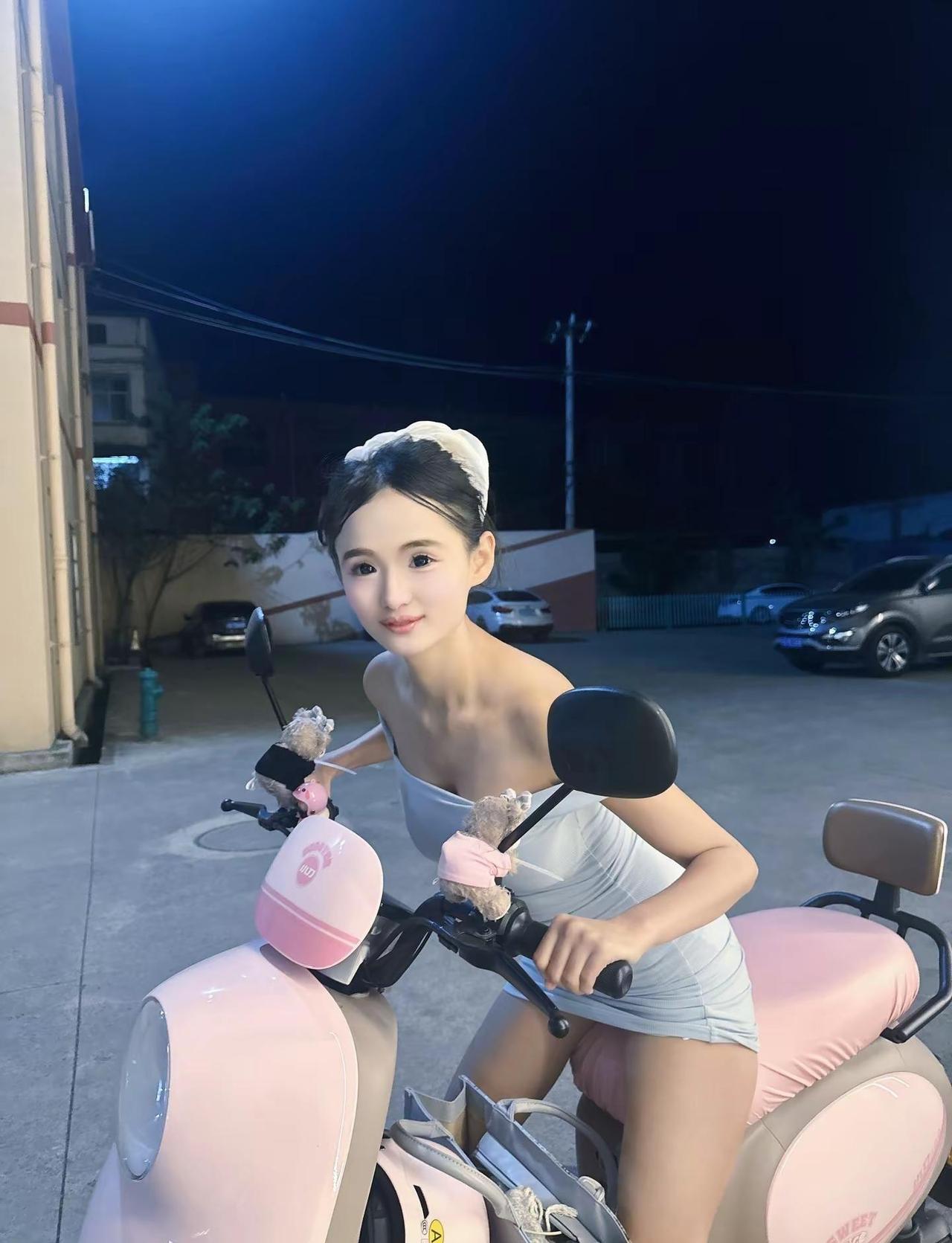 一定要四个轮子吗？我们两个轮子的说闯红灯就闯红灯