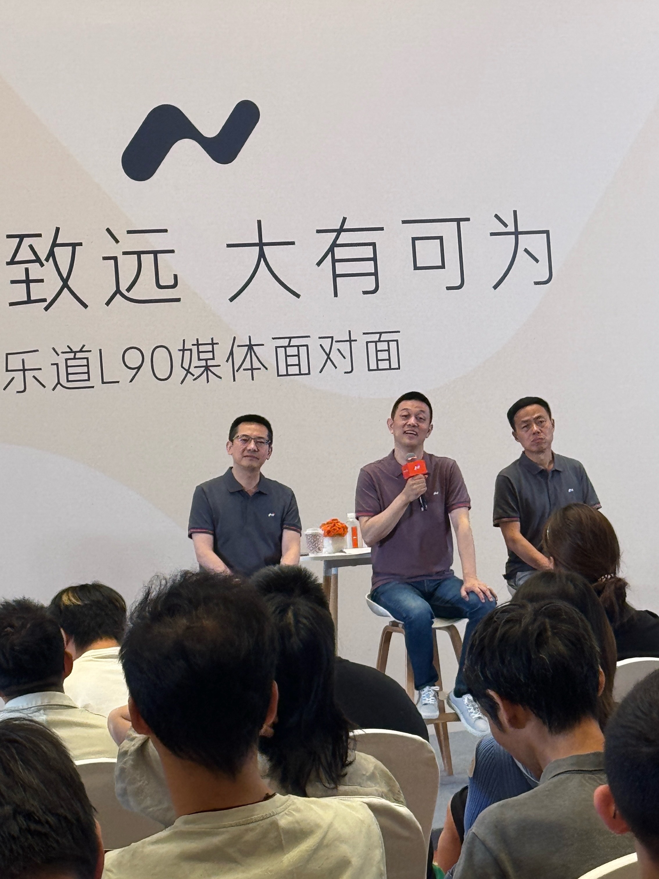 李斌：乐道L90纯电大三排革新之作“革新”这个词是deepseek取的蔚来乐道l