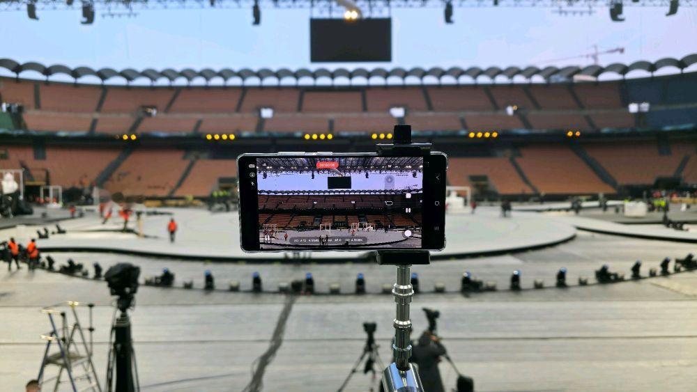 三星使用 26 部 Galaxy S25 Ultra 智能手机拍摄并直播了 20