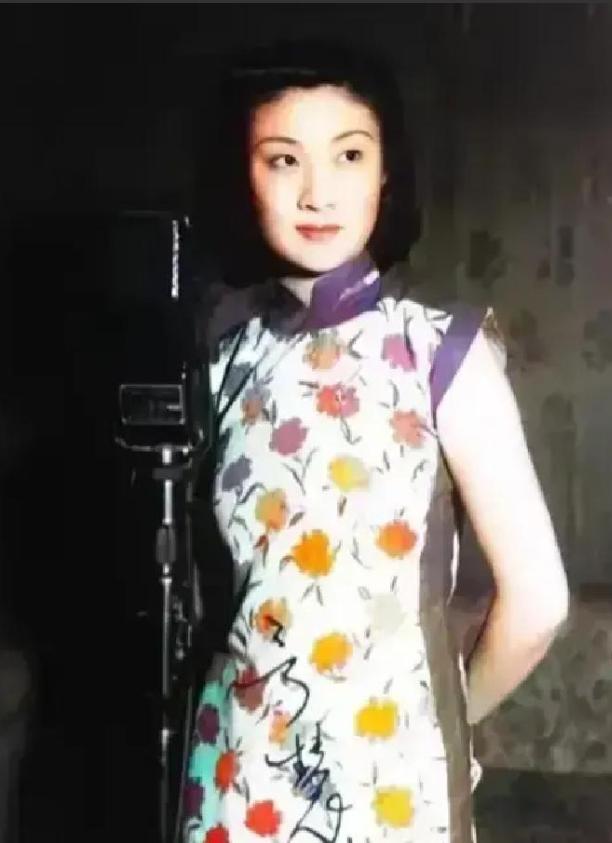 1966年，“京剧皇后”言慧珠，上吊前，她牵着11岁的儿子，跪在丈夫俞振飞面前：