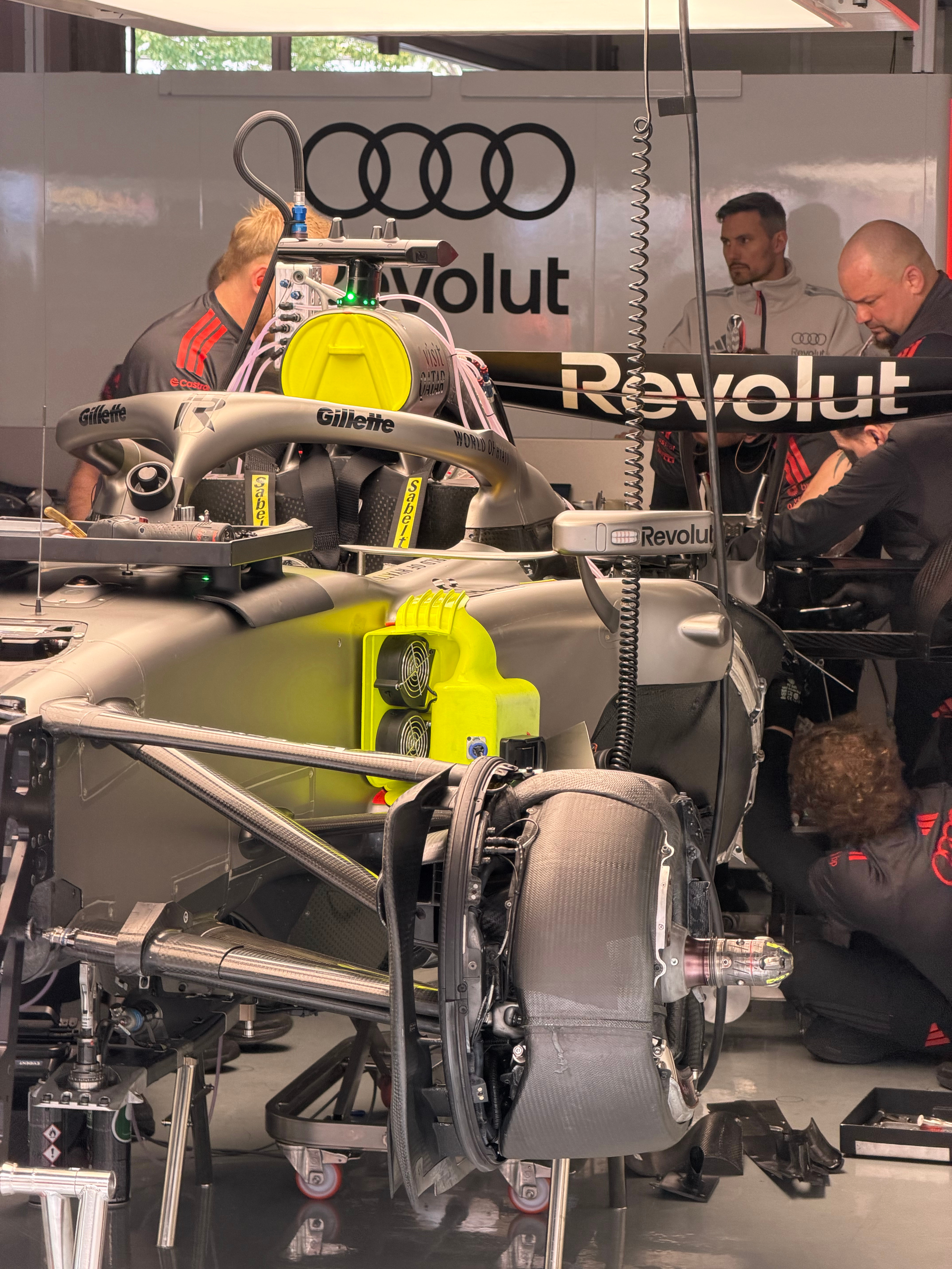 来奥迪P房“监督”一下工作  下午争取拿分啊 f1