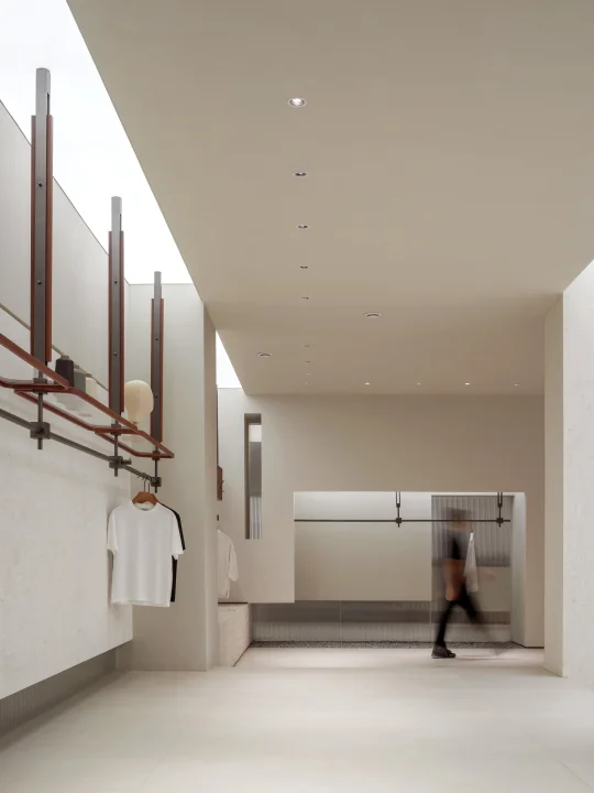 当服装脱离橱窗⬜它会走进怎样的空间？