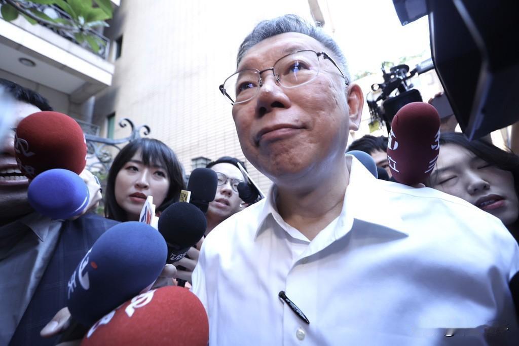 今天上午九点半，再开柯文哲的羁押庭
早上七点多，柯文哲就出门了
这是重要的一关，