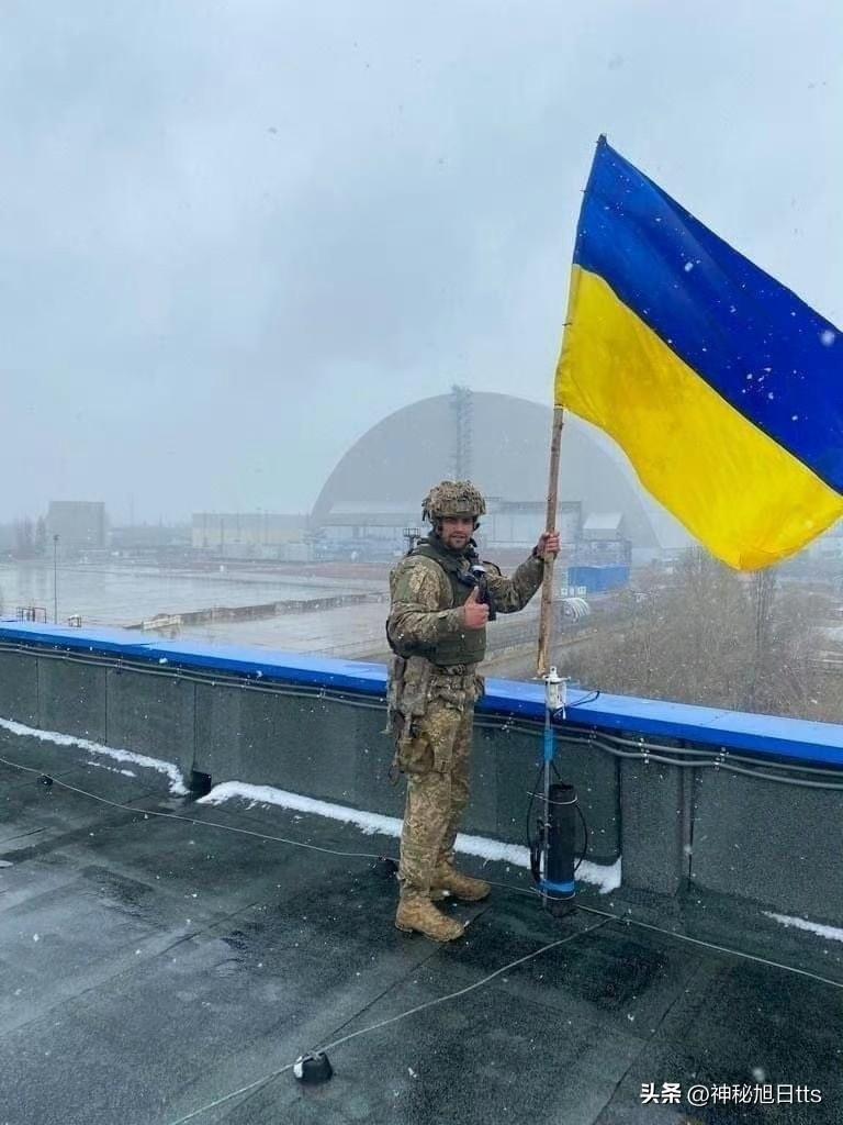 4年前的今天，2022年4月2日，基辅战役结束，乌军在切尔诺贝利核电站重新插上乌