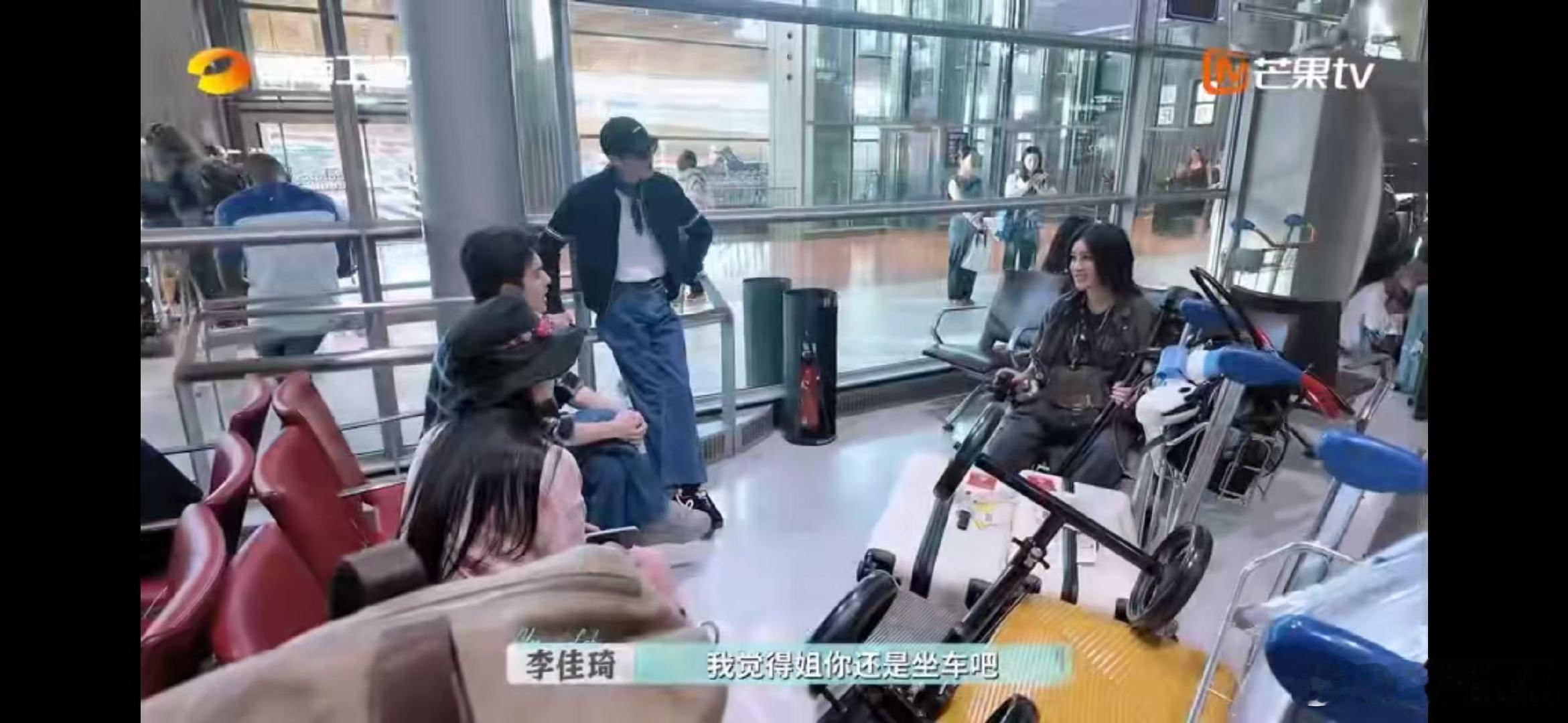 尚雯婕行走的法国活地图尚雯婕法语外挂含金量还在上升巴黎合伙人哇哦！尚雯婕法语外挂