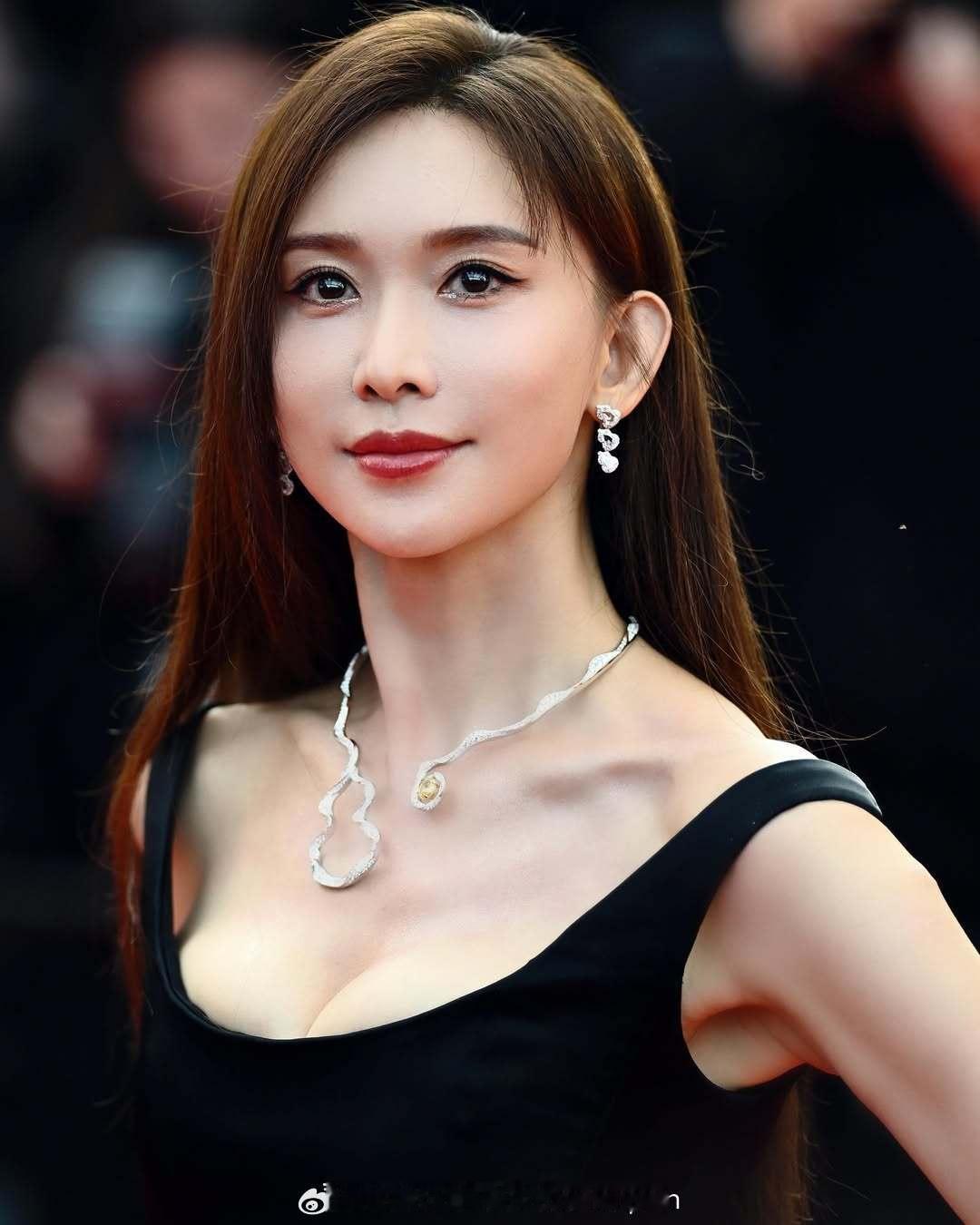 50岁的林志玲，还是那么美[心]林志玲 ​​​