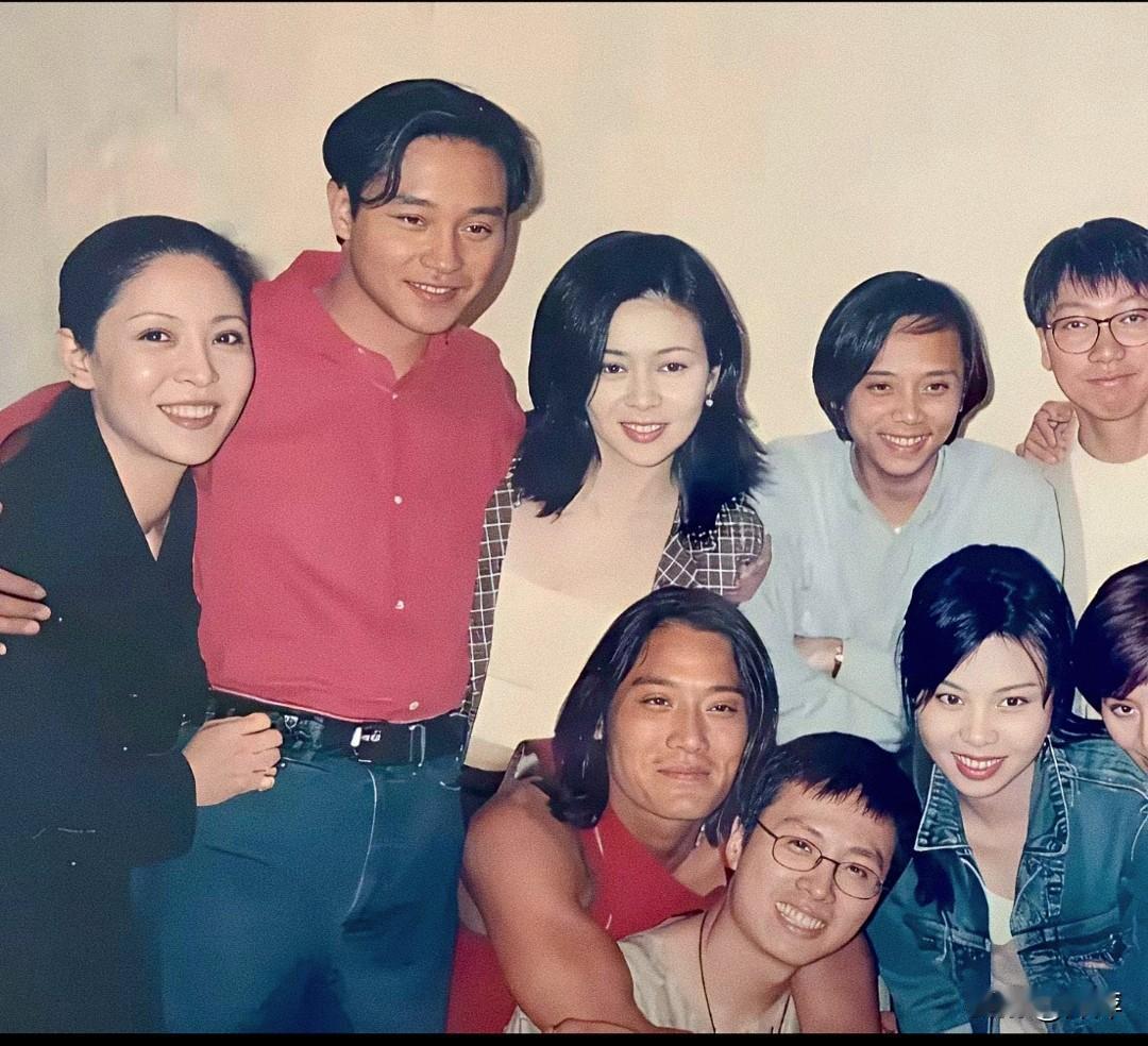 梁家辉年轻时长发翩翩啊！