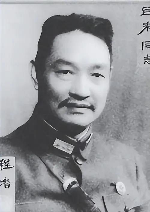 1954年，军委大调整，竟然还有4位不在军界的也担任了军委副主席一职。
除了朱老