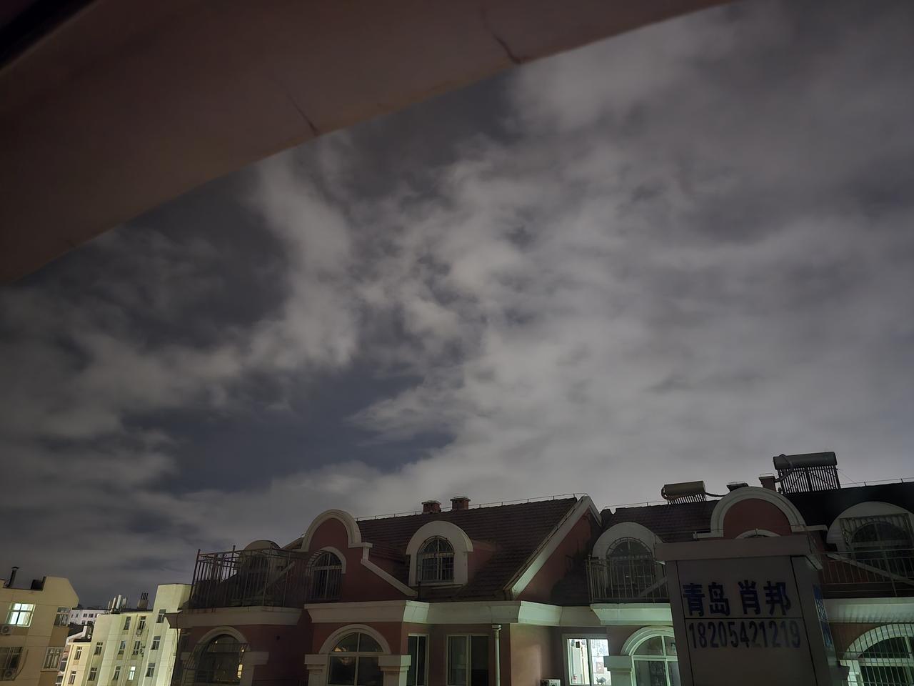 王铎：朋友们，我今天的预言还真是不错，现在，青岛的天还真是晴了，月亮应该出来了吧