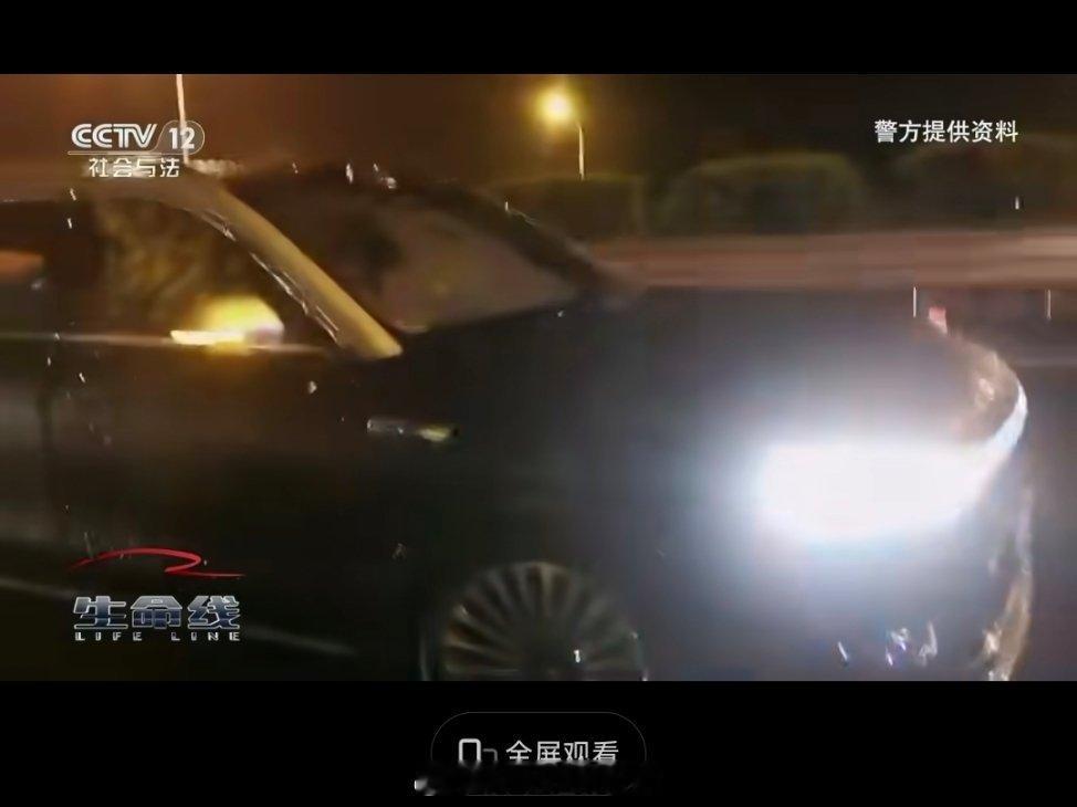 男子喝3斤白酒用智驾开车20公里视频我看了，无语……怎么这个男的还有起床气啊，少