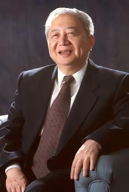 美国坑惨中国！几亿买堆废铁，76岁院士绝境翻盘，反手让欧美求着买
 
2001年