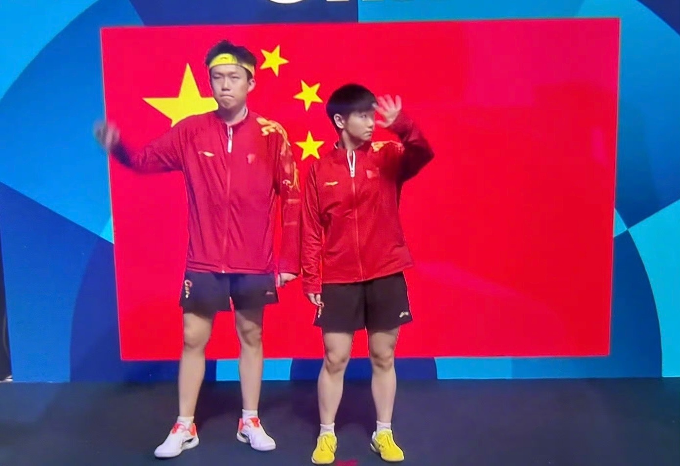 #王楚钦孙颖莎vs李正植金琴英#开始了开始了，呼吸机已经准备好了，莎头加油 ​​