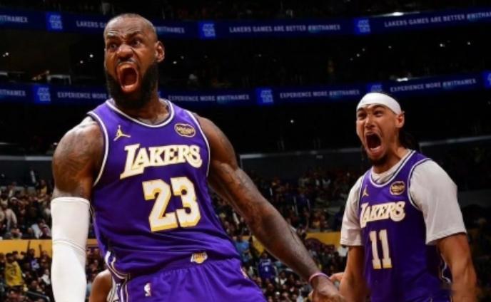 老詹的油箱里到底还有没有油？在湖人与马刺的季中赛淘汰赛中，詹姆斯14投7中，砍下