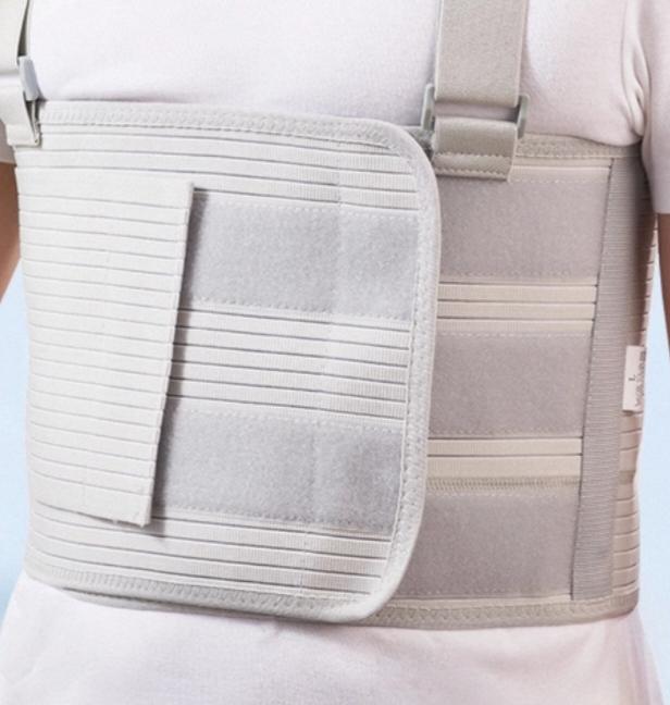 石先生下楼梯时不小心，脚底打滑摔在瓷砖铺成的楼梯上。
石先生说，摔下去的一瞬间，