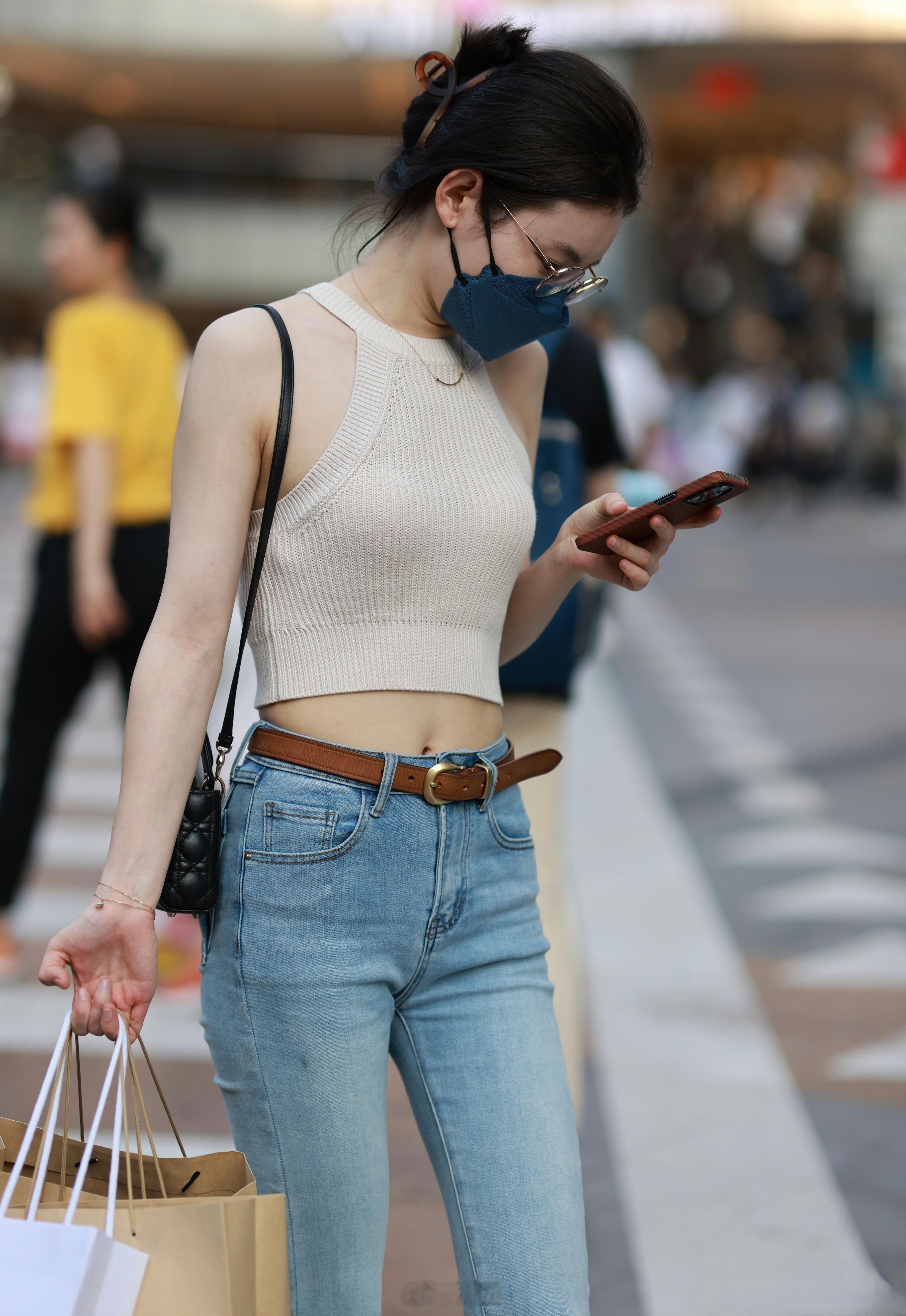 逛街的小姐姐 ​​​