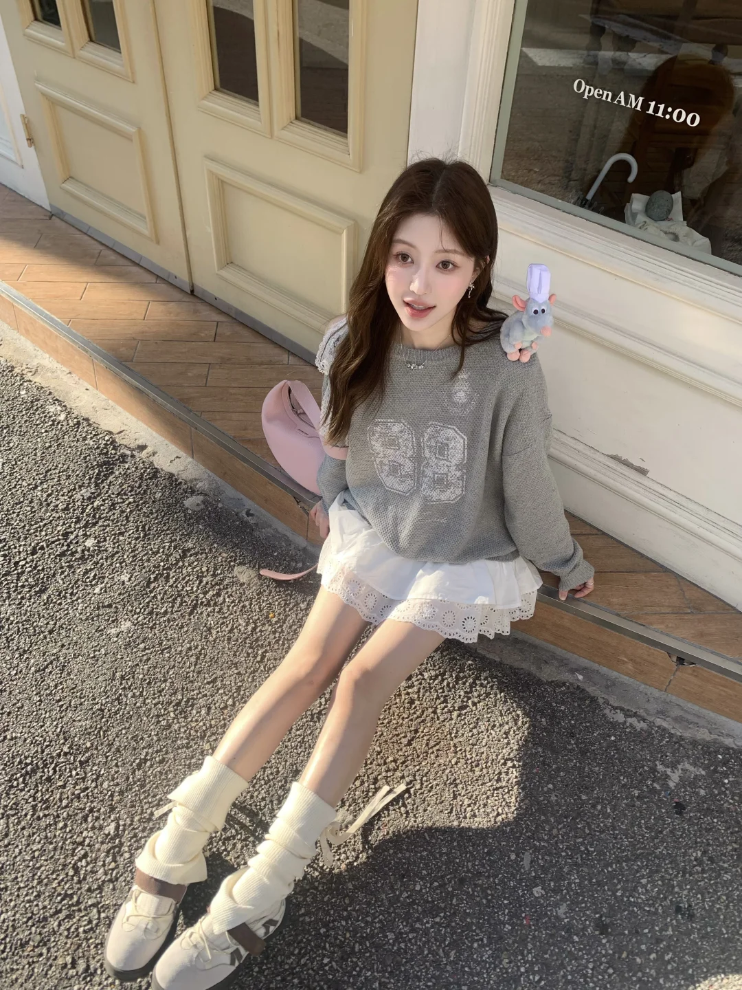 哎呀！肩上怎么站了只小鼠鼠啊？？🐭