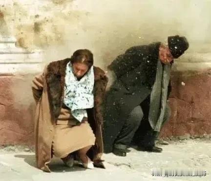 罗马尼亚前总统齐奥塞斯库死得到底冤不冤？！这是1989年罗马尼亚总统齐奥塞斯库夫
