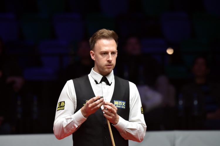 世界第一特鲁姆普与瓦菲首阶段八局鏖战，比分定格4-4平。

小特开局3-1领先占