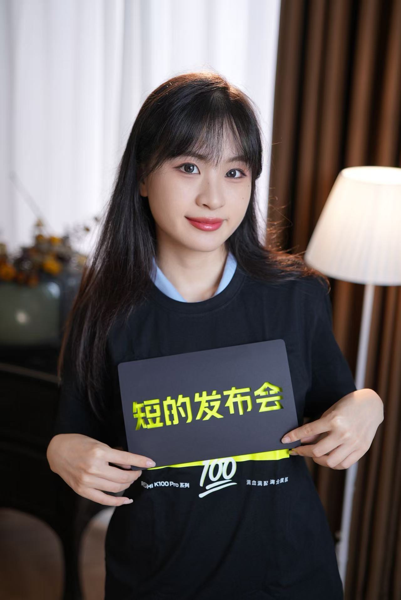 红米K100 Pro系列的邀请函有点特别啊是一件荧光T恤这次的新机背板也采用了类