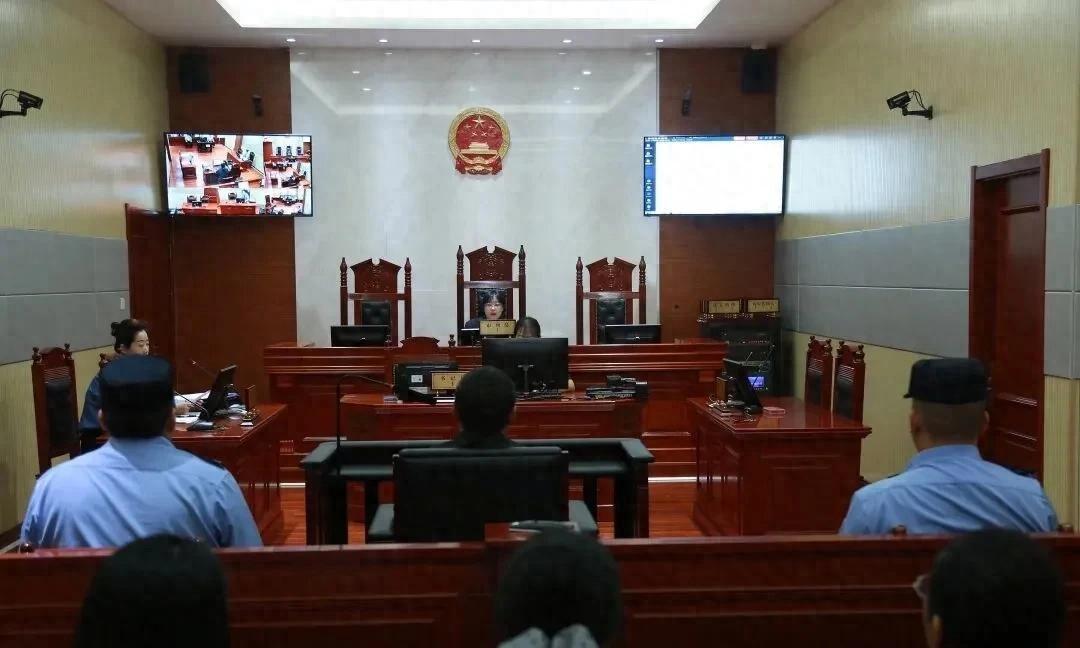 鄂尔多斯一退休公职人员酒驾肇事，涉嫌危险驾驶罪被判刑！
退休党员老李这回摊上大事