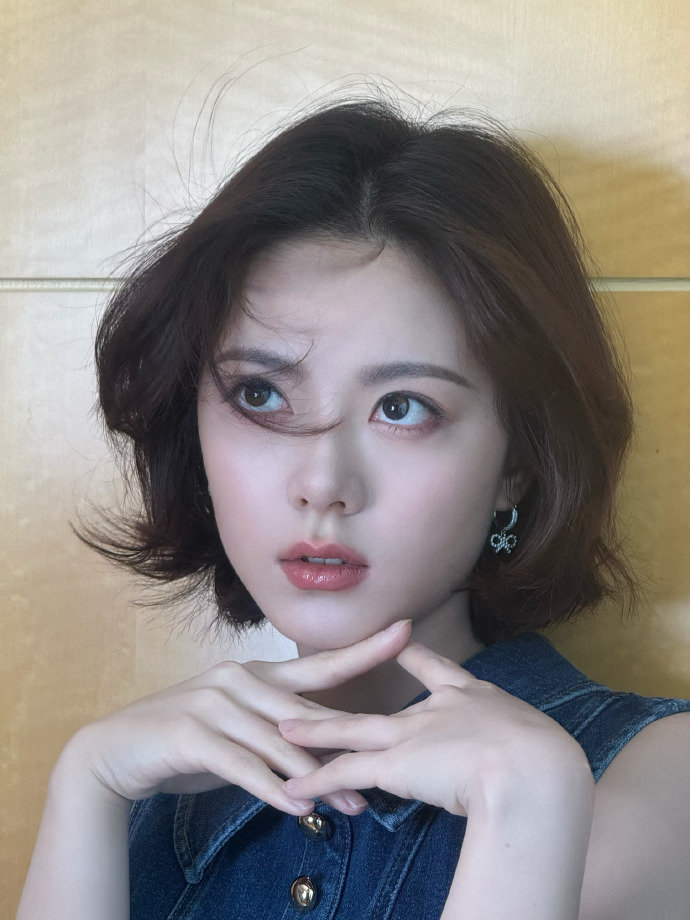 赵今麦庆功宴无袖牛仔裙造型心有林曦直播 心有林曦直播，好生登对的两位呀，赵今麦庆