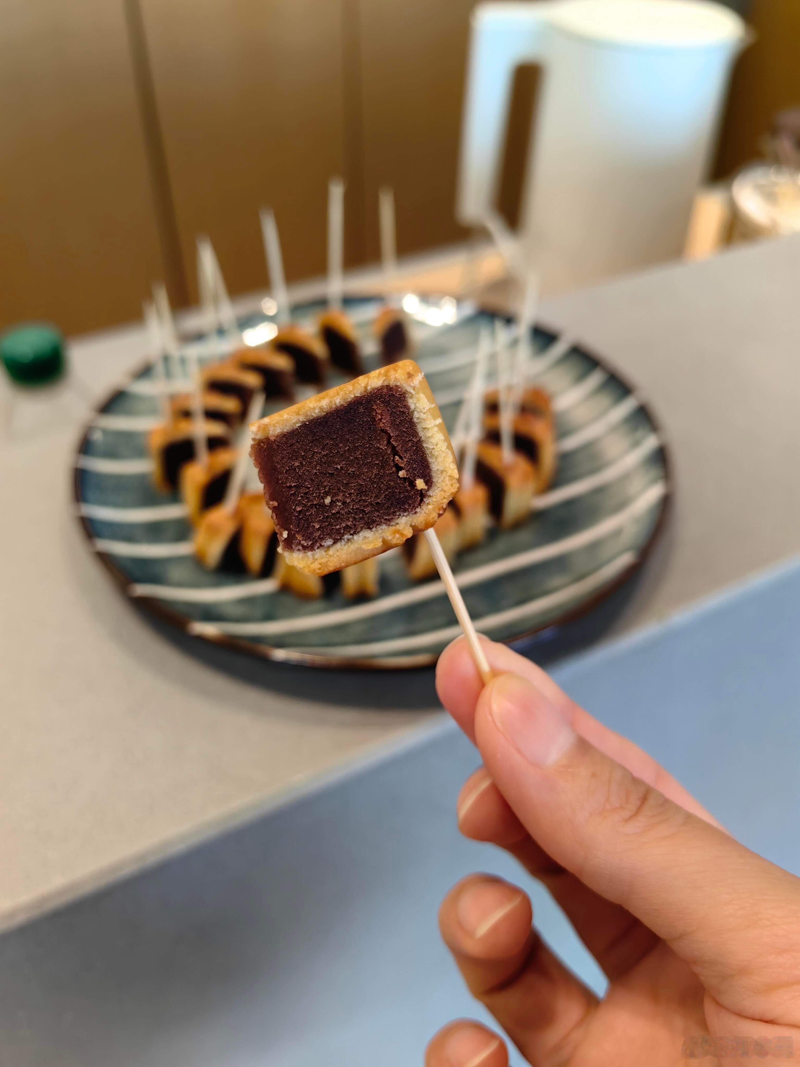 南方人吃月饼的正确方式，给北方人一点点震撼 ​​​
